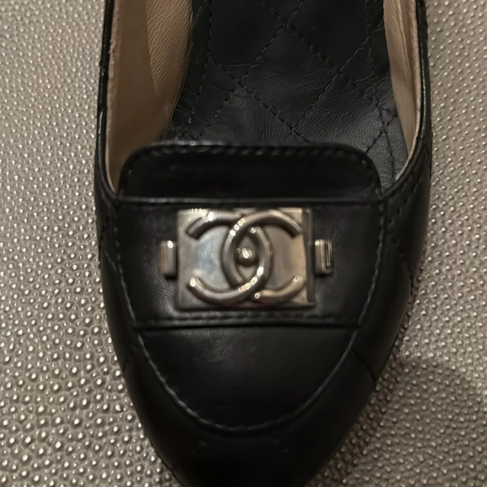 CHANEL Black Leather Flats with Silver Logo - Picture 5 of 6